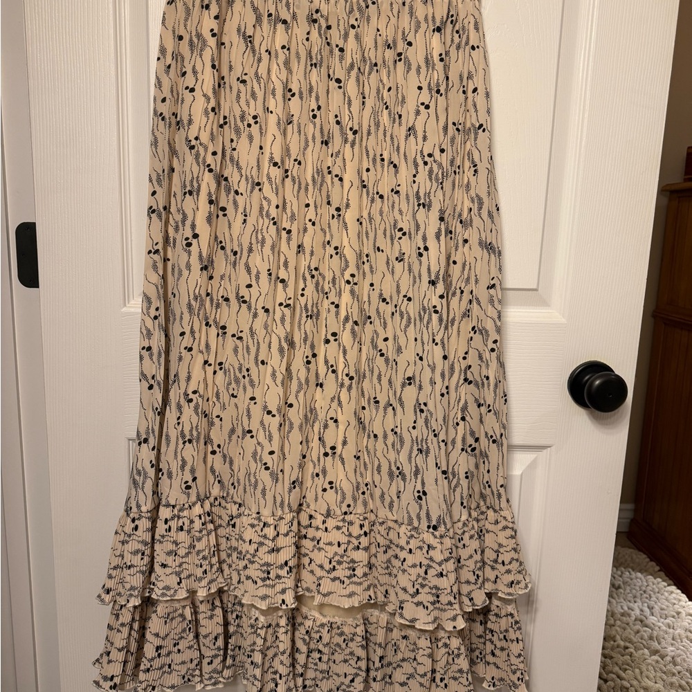 Black and nude / Beige pleated maxi Skirt